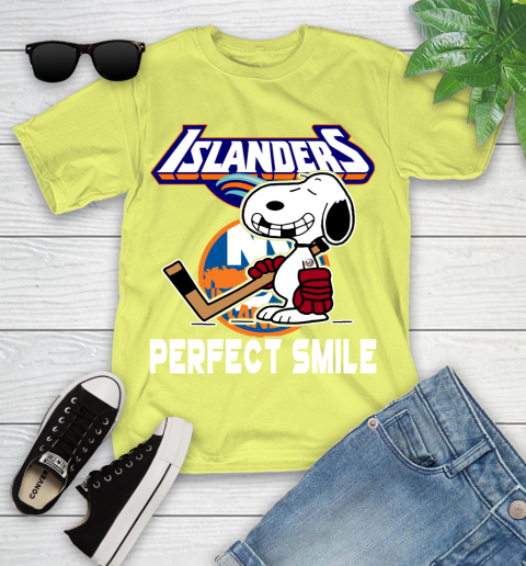 NHL New York Islanders Snoopy Perfect Smile The Peanuts Movie Hockey T Shirt Youth T-Shirt 10