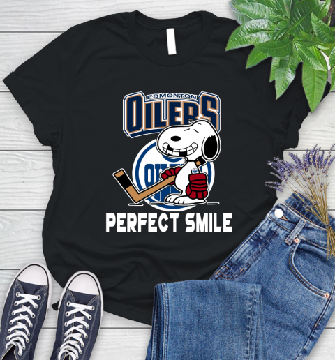 NHL Detroit Red Wings Snoopy Perfect Smile The Peanuts Movie Hockey T Shirt Women's T-Shirt
