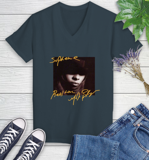 Mary J Blige Women's V-Neck T-Shirt 8
