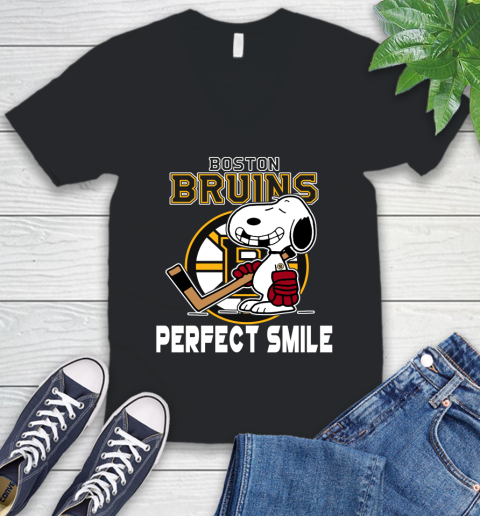 NHL Boston Bruins Snoopy Perfect Smile The Peanuts Movie Hockey T Shirt V-Neck T-Shirt