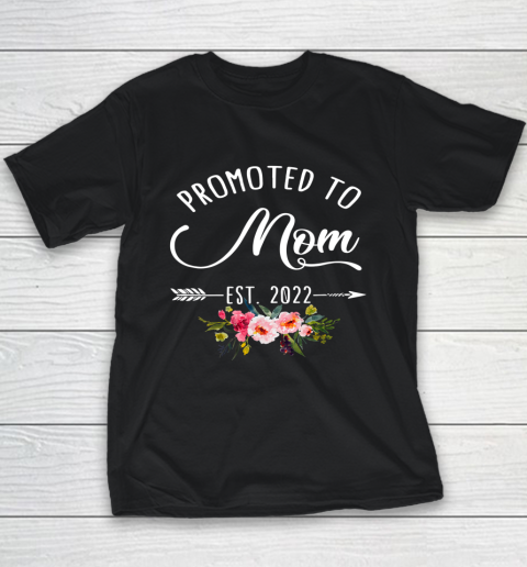 Floral Promoted To Mom Est 2022 Soon To Be Mom Mother's Day Youth T-Shirt