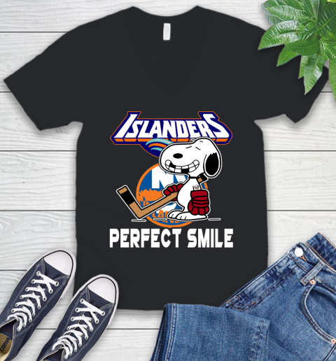 NHL New York Islanders Snoopy Perfect Smile The Peanuts Movie Hockey T Shirt V-Neck T-Shirt