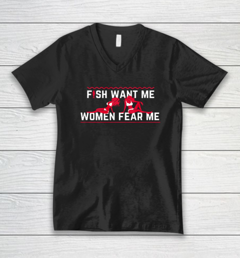 Fish Want Me Women Fear Me  - Because I Fuck The Fish V-Neck T-Shirt
