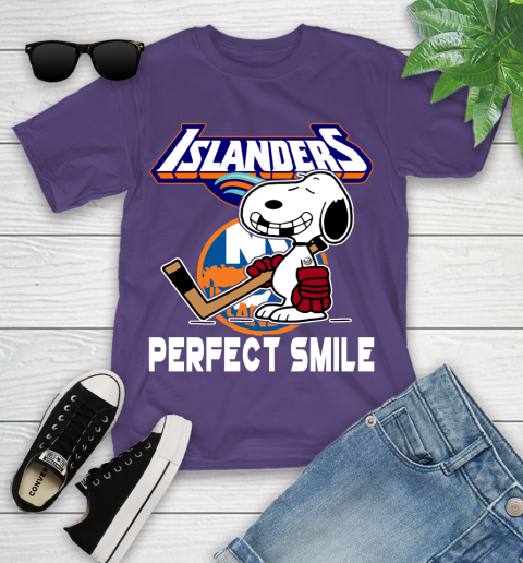 NHL New York Islanders Snoopy Perfect Smile The Peanuts Movie Hockey T Shirt Youth T-Shirt 3