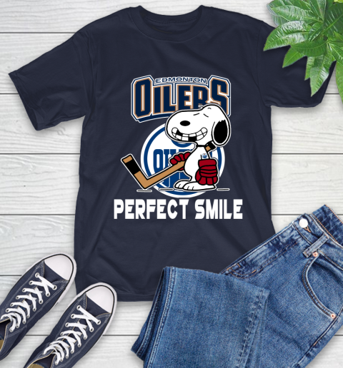 NHL Detroit Red Wings Snoopy Perfect Smile The Peanuts Movie Hockey T Shirt T-Shirt 3