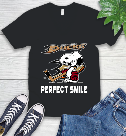 NHL Anaheim Ducks Snoopy Perfect Smile The Peanuts Movie Hockey T Shirt V-Neck T-Shirt