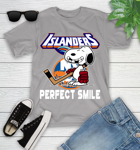 NHL New York Islanders Snoopy Perfect Smile The Peanuts Movie Hockey T Shirt Youth T-Shirt 4
