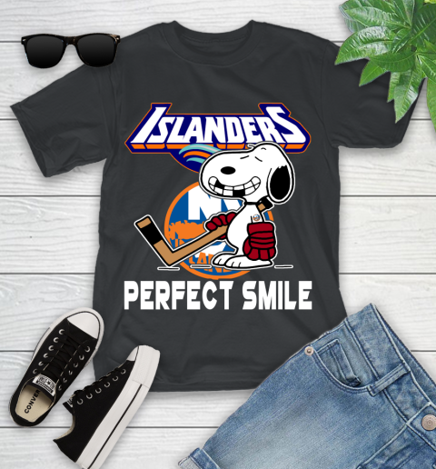 NHL New York Islanders Snoopy Perfect Smile The Peanuts Movie Hockey T Shirt Youth T-Shirt