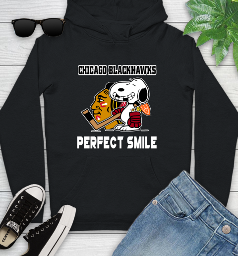 NHL Chicago Blackhawks Snoopy Perfect Smile The Peanuts Movie Hockey T Shirt Youth Hoodie