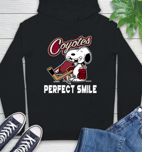 NHL Arizona Coyotes Snoopy Perfect Smile The Peanuts Movie Hockey T Shirt Hoodie