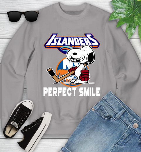 NHL New York Islanders Snoopy Perfect Smile The Peanuts Movie Hockey T Shirt Youth Sweatshirt 3