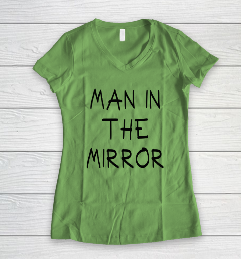 Christian Pulisic Shirt Say Man In The Mirror Women's V-Neck T-Shirt 3
