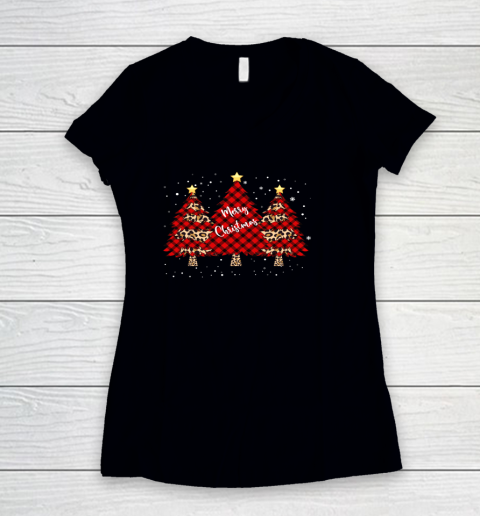 Merry Christmas Tree Leopard and Buffalo Plaid Xmas Tree Women's V-Neck T-Shirt