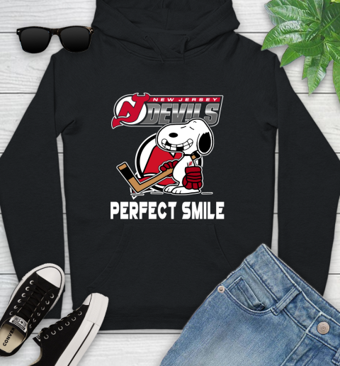 NHL New Jersey Devils Snoopy Perfect Smile The Peanuts Movie Hockey T Shirt Youth Hoodie