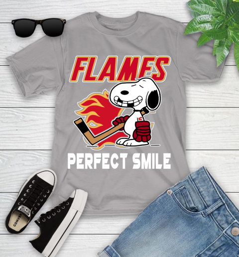 NHL Calgary Flames Snoopy Perfect Smile The Peanuts Movie Hockey T Shirt Youth T-Shirt 4