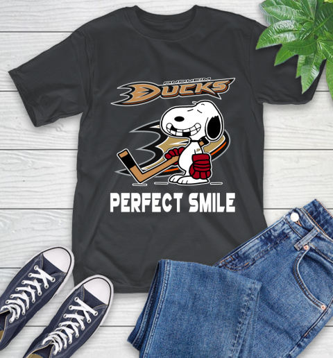 NHL Anaheim Ducks Snoopy Perfect Smile The Peanuts Movie Hockey T Shirt T-Shirt