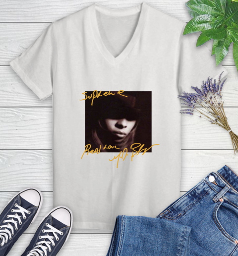 Mary J Blige Women's V-Neck T-Shirt