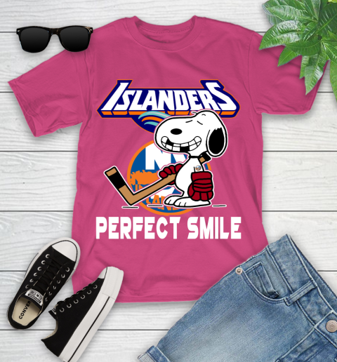 NHL New York Islanders Snoopy Perfect Smile The Peanuts Movie Hockey T Shirt Youth T-Shirt 11