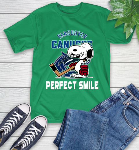 NHL Vancouver Canucks Snoopy Perfect Smile The Peanuts Movie Hockey T Shirt T-Shirt 7