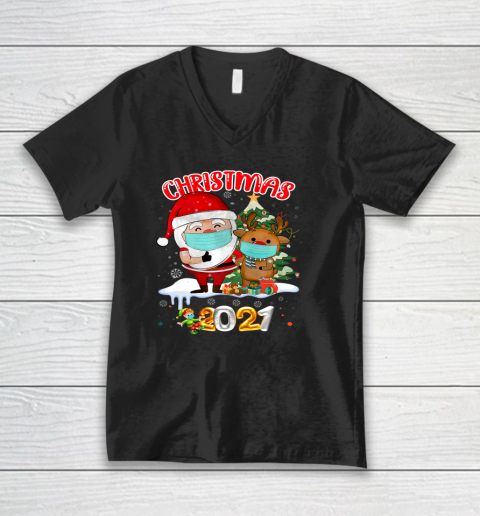 Santa Claus Vaccinated Xmas Lights Merry Christmas 2021 V-Neck T-Shirt