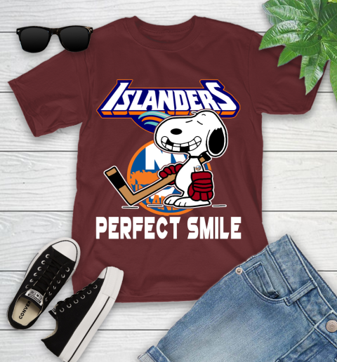 NHL New York Islanders Snoopy Perfect Smile The Peanuts Movie Hockey T Shirt Youth T-Shirt 14