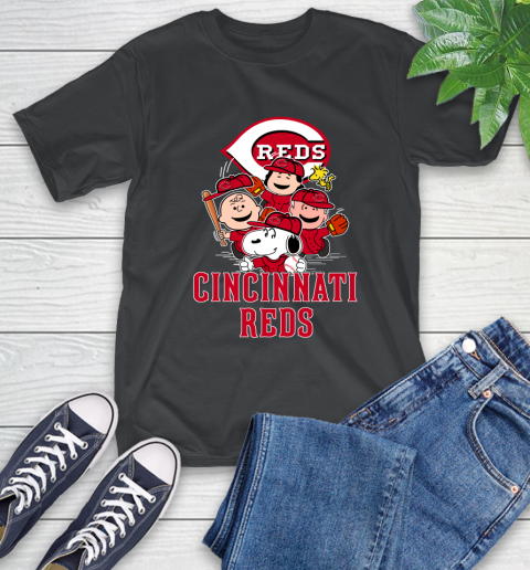 MLB Cincinnati Reds Snoopy Charlie Brown Woodstock The Peanuts Movie Baseball T Shirt_000 T-Shirt
