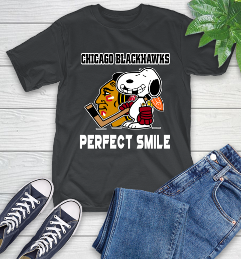 NHL Chicago Blackhawks Snoopy Perfect Smile The Peanuts Movie Hockey T Shirt T-Shirt