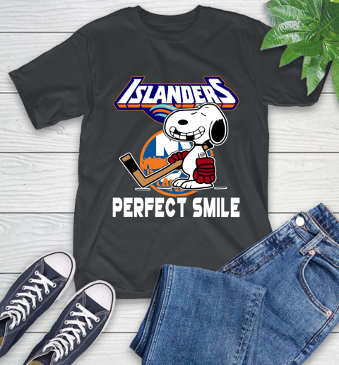 NHL New York Islanders Snoopy Perfect Smile The Peanuts Movie Hockey T Shirt T-Shirt