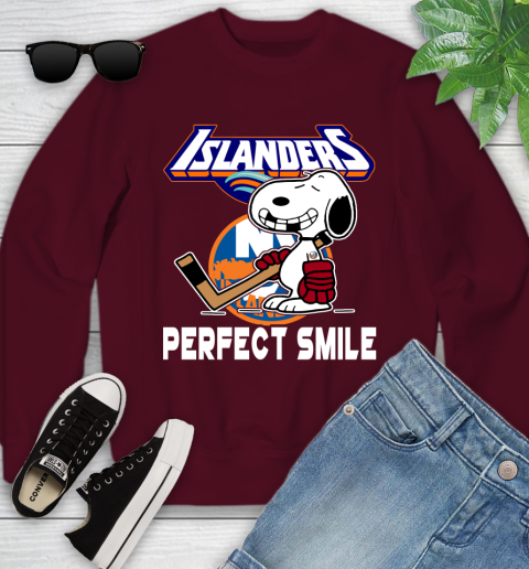 NHL New York Islanders Snoopy Perfect Smile The Peanuts Movie Hockey T Shirt Youth Sweatshirt 4